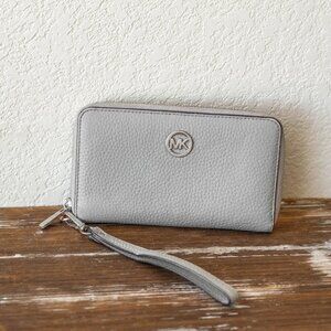 MICHAEL KORS GRAY PEBBLED LEATHER ZIP AROUND SILVER WALLET WRISTLET